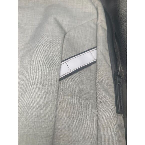 Sharper Image Gray Backpack Laptop Bag w/ Battery Waterproof Protector - Picture 4 of 6